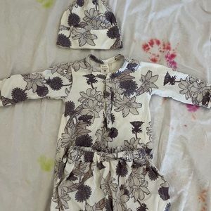 Kate Quinn Retro Floral organic cotton 0-3 months Lavender Sleep Gown and hat